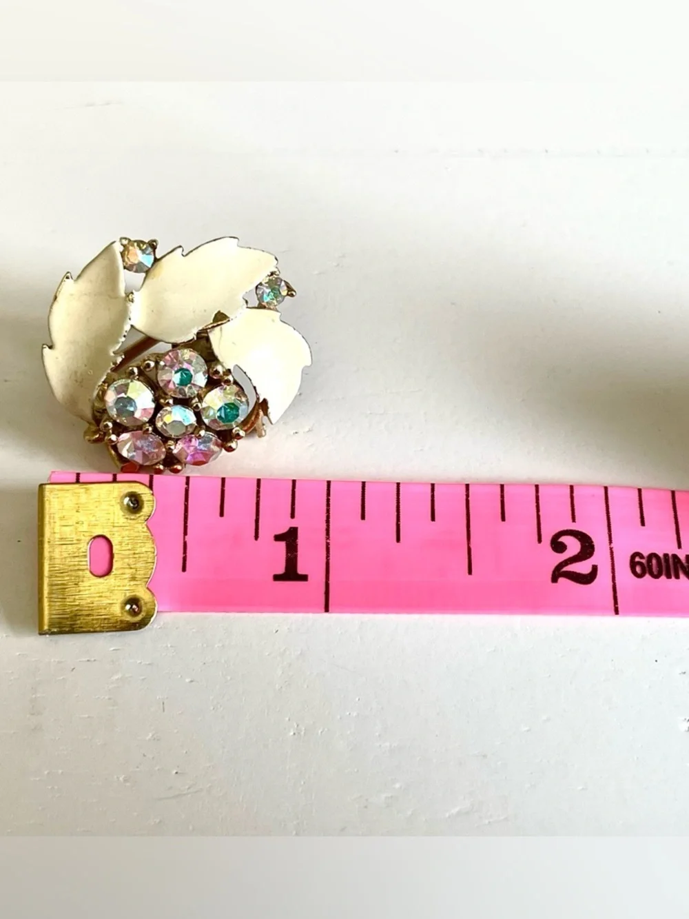 Lisner Vintage 1950s Aurora Borealis Rhinestone Enamel Leaf Clip Earrings Floral